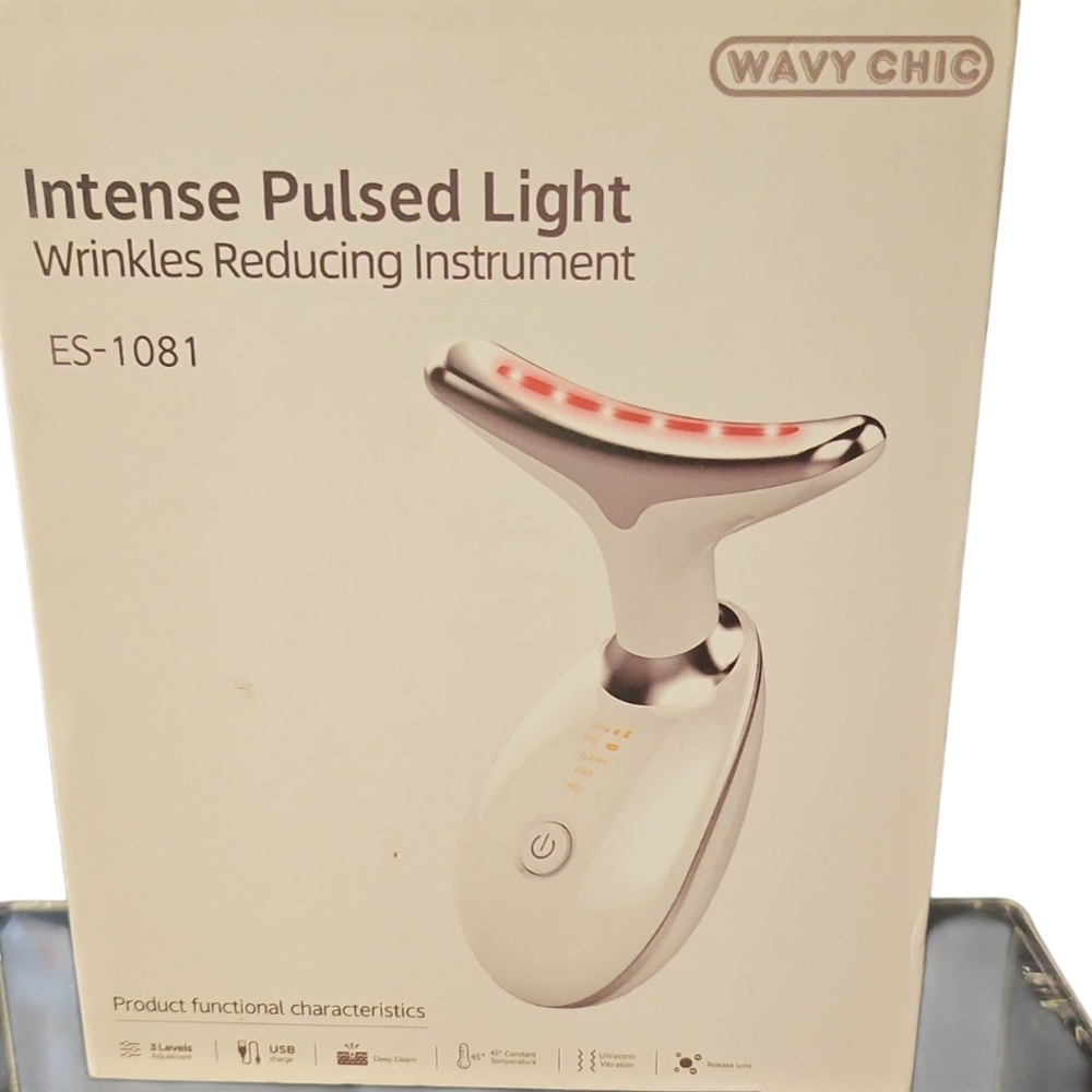 Wavy Chic Intense Pulsed Light Wrinkle Reducing Device - White